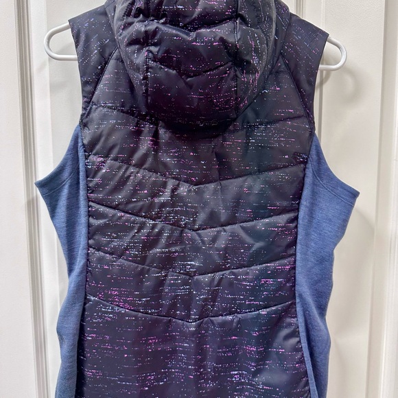 EUC Smartwool Women's Smartloft 60 Hoodie Vest size M - Picture 3 of 9